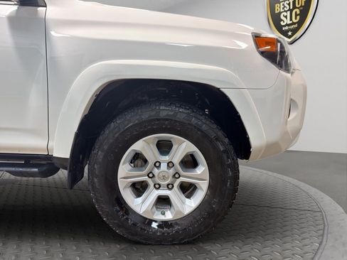 Used 2018 Toyota 4Runner SR5 AWD/4WD image 22