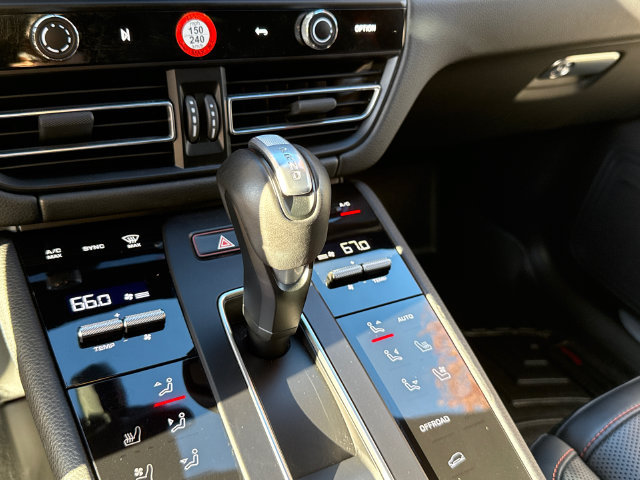 Used 2024 Porsche Macan S AWD/4WD image 17