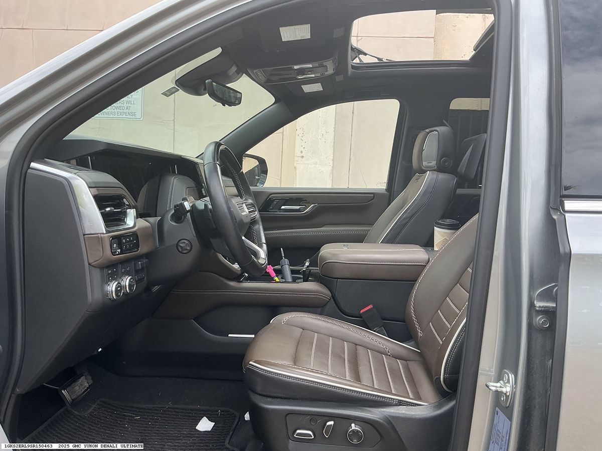 Used 2025 GMC Yukon Denali Ultimate AWD/4WD image 8