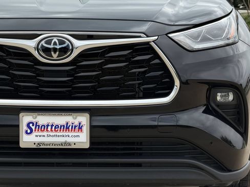 Used 2023 Toyota Highlander Limited FWD image 8
