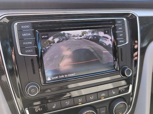 Used 2019 Volkswagen Passat 2.0T SE R-Line image 17