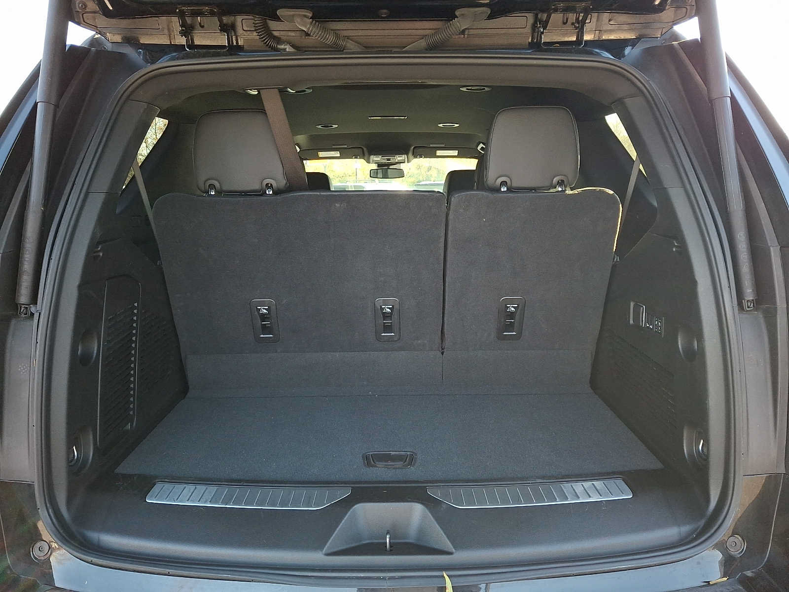 Used 2025 GMC Yukon Denali AWD/4WD image 29