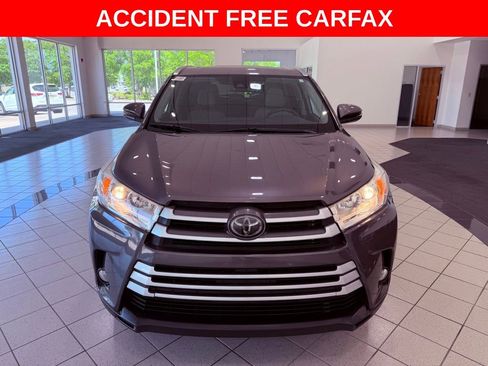 Used 2018 Toyota Highlander XLE image 2