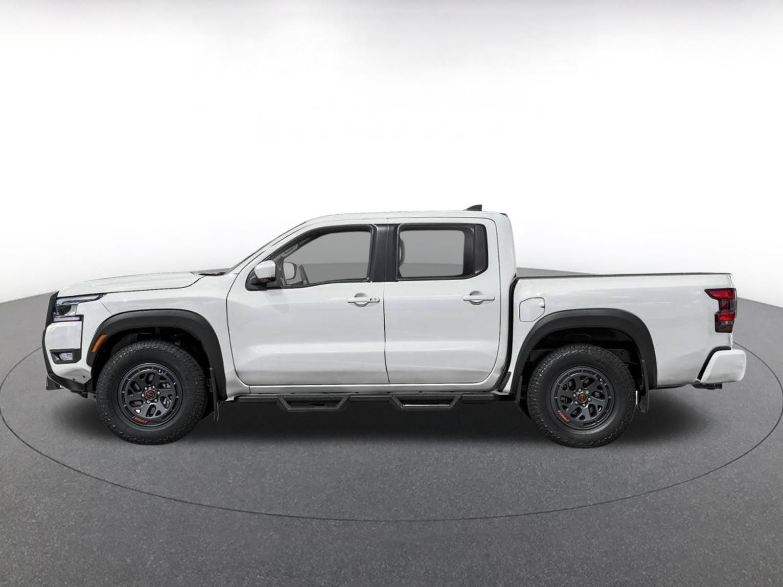Used 2026 Nissan Frontier PRO-4X AWD/4WD image 3