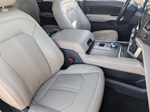 Used 2024 Ford Expedition Max Limited image 10