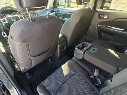 Used 2017 Dodge Journey SE w/ Flexible Seating Group image 32