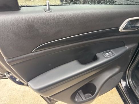 Used 2020 Jeep Grand Cherokee Altitude image 28