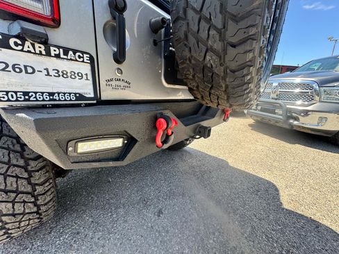 Used 2015 Jeep Wrangler Unlimited Rubicon w/ Connectivity Group AWD/4WD image 19