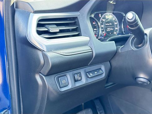 Used 2023 GMC Acadia SLT w/ Technology Package image 10