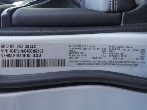 New 2025 Jeep Grand Cherokee Laredo image 26