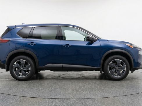 Used 2025 Nissan Rogue SV image 11