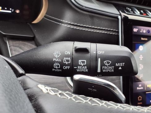 Used 2022 Jeep Grand Cherokee Limited image 18