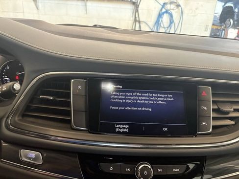 Used 2024 Buick Enclave Premium image 26