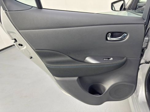Used 2025 Nissan Leaf S image 35