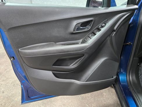 Used 2020 Chevrolet Trax LT FWD image 7