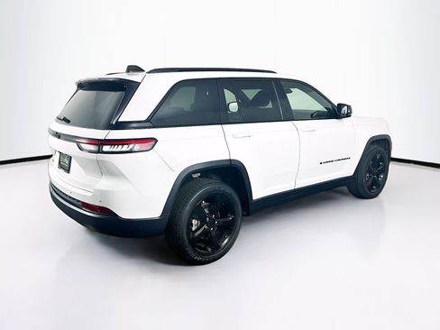 Used 2023 Jeep Grand Cherokee Altitude AWD/4WD image 9