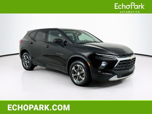 Used 2025 Chevrolet Blazer LT FWD image 1