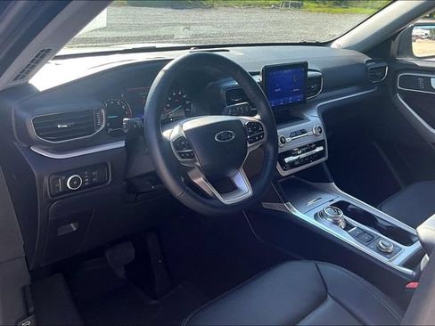 Used 2024 Ford Explorer XLT w/ Equipment Group 202A AWD/4WD image 11