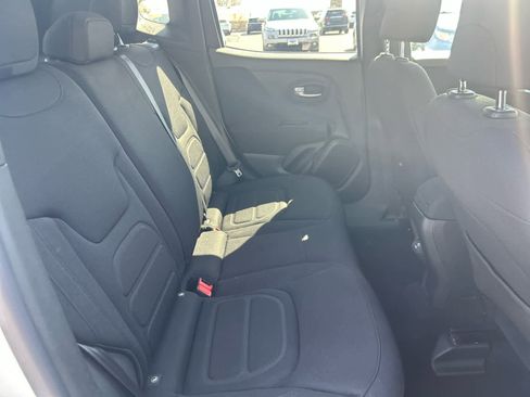 Used 2021 Jeep Renegade Latitude image 25