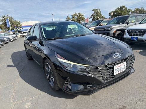 Used 2023 Hyundai Elantra SEL w/ Convenience Package image 3