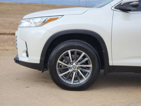 Used 2019 Toyota Highlander XLE image 10