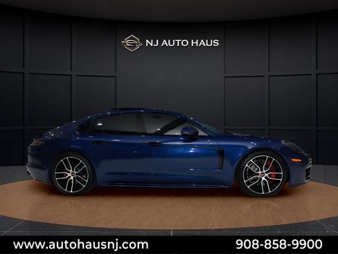 Used 2021 Porsche Panamera GTS w/ Premium Package image 9