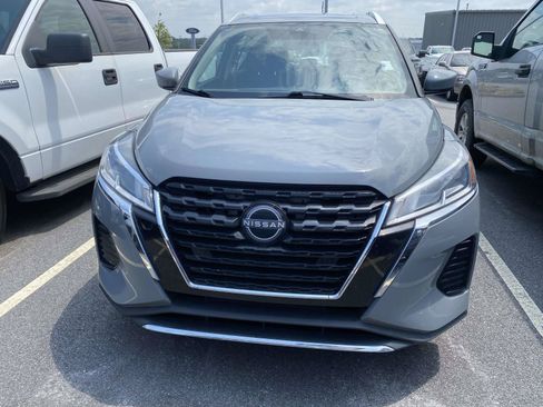 Used 2024 Nissan Kicks SV FWD image 2