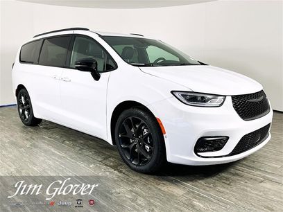 New 2026 Chrysler Pacifica Select