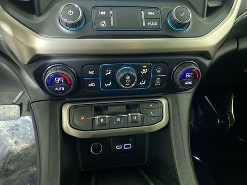 Used 2023 GMC Acadia Denali image 8