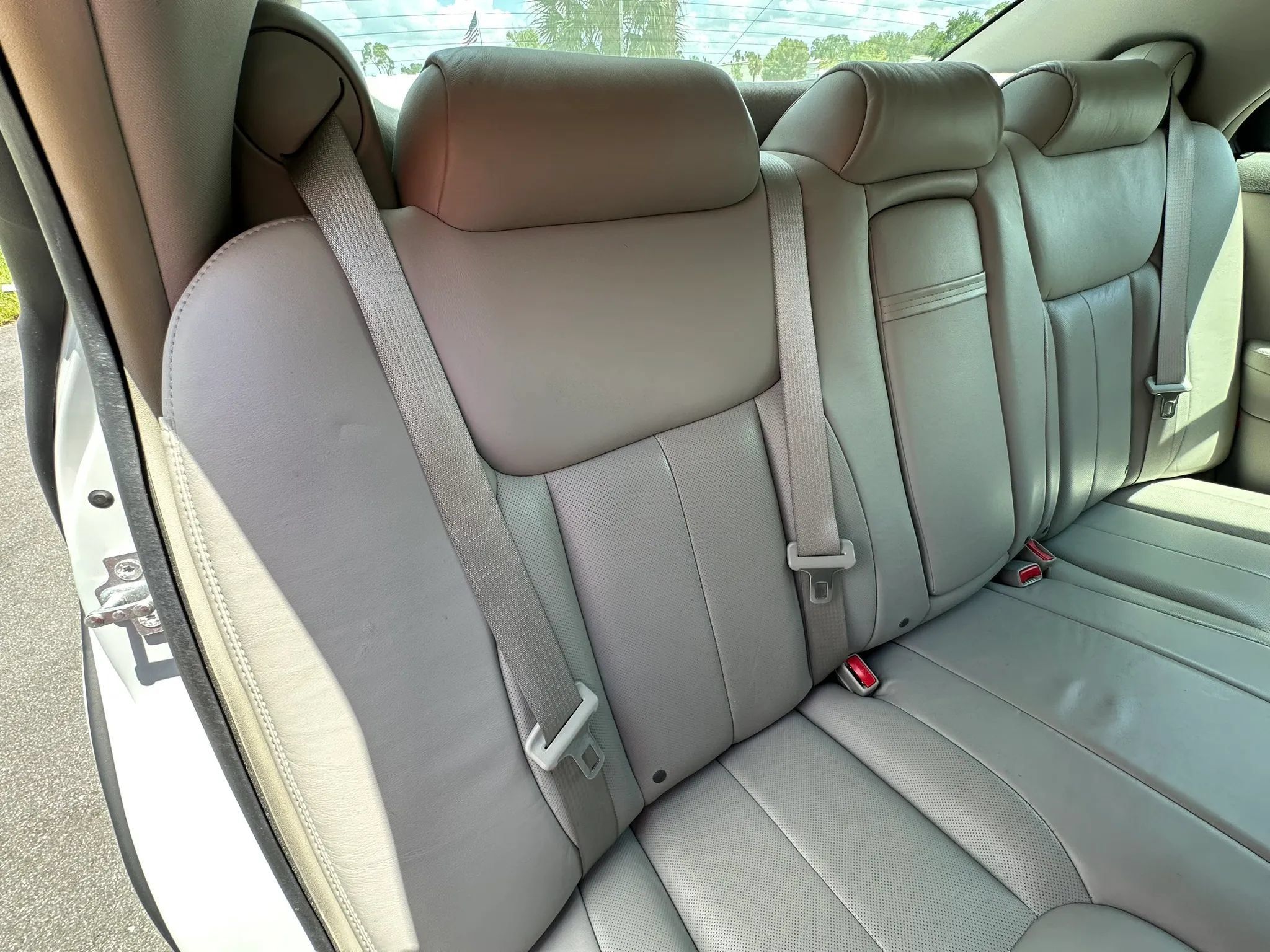 Used 2010 Cadillac DTS Luxury FWD image 28