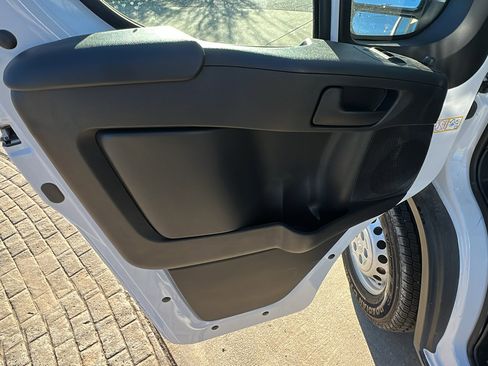 Used 2025 RAM ProMaster 2500 w/ Convenience Group image 15