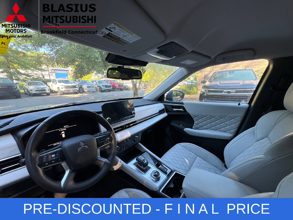 Used 2024 Mitsubishi Outlander SEL AWD/4WD image 18