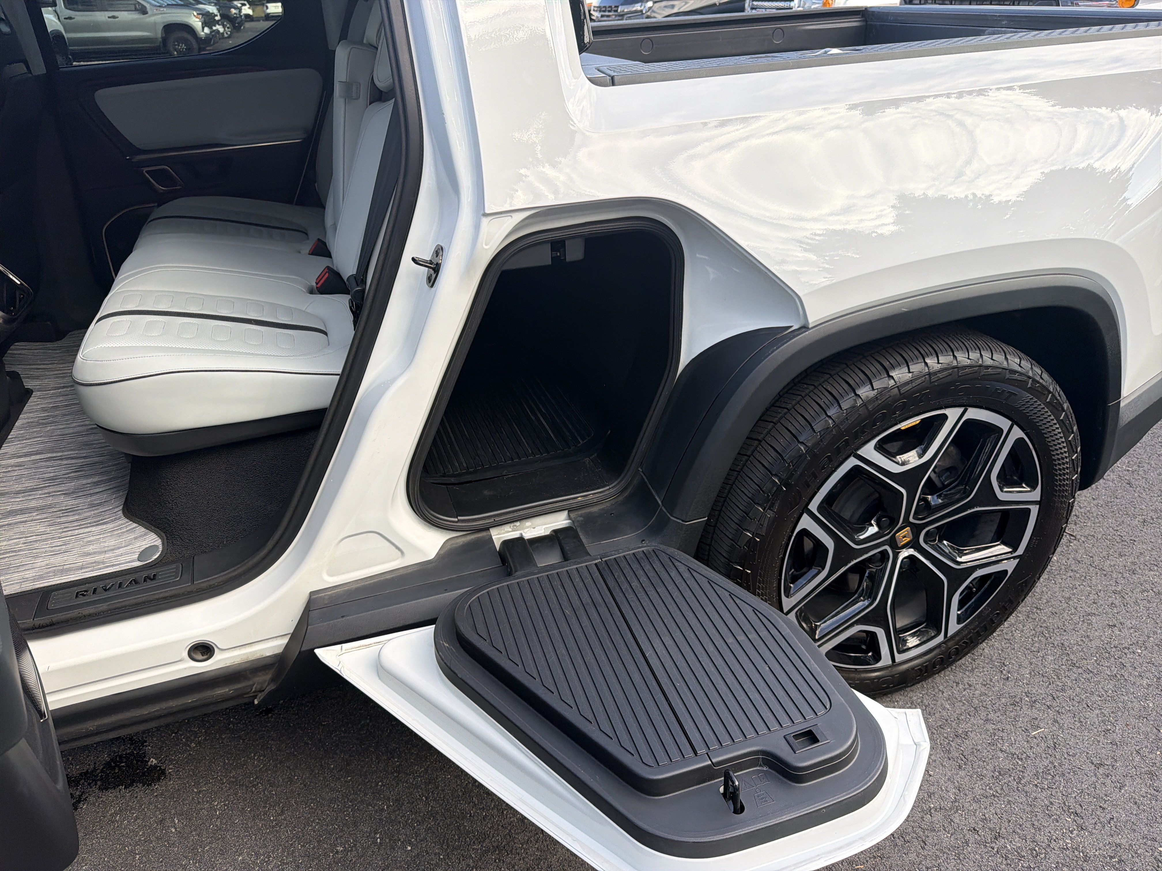 Used 2023 Rivian R1T Adventure Dual AWD/4WD image 33