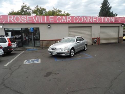 Used 2003 Mercedes-Benz CLK 320 Coupe image 1