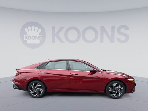 Certified 2025 Hyundai Elantra Limited FWD image 8