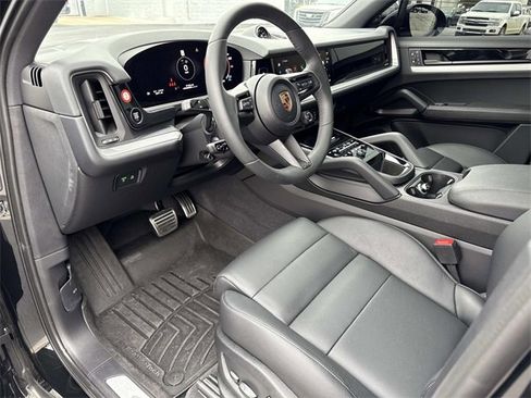 Used 2025 Porsche Cayenne S image 10
