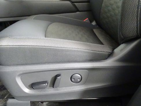 Used 2024 Nissan Pathfinder SV image 18