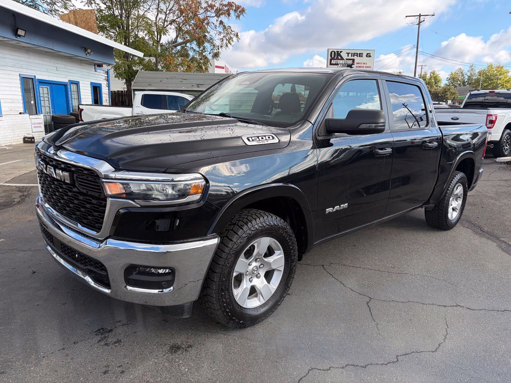 Used 2025 RAM 1500 Big Horn AWD/4WD image 3
