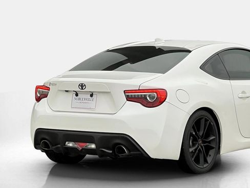 Used 2017 Toyota 86 image 9