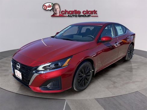 Used 2025 Nissan Altima 2.5 SV w/ SV Special Edition Package image 2