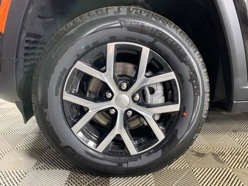 New 2025 Jeep Grand Cherokee Limited image 8