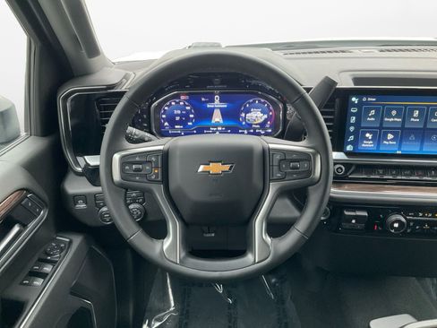 Used 2025 Chevrolet Silverado 2500 LT w/ Convenience Package image 12