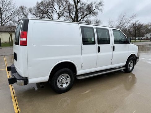 Used 2022 Chevrolet Express 2500 w/ Driver Convenience Package image 5