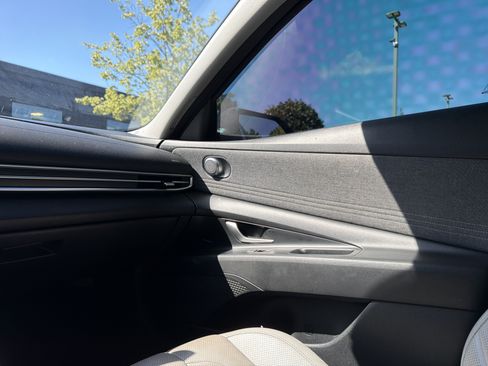Used 2021 Hyundai Elantra Limited FWD image 22
