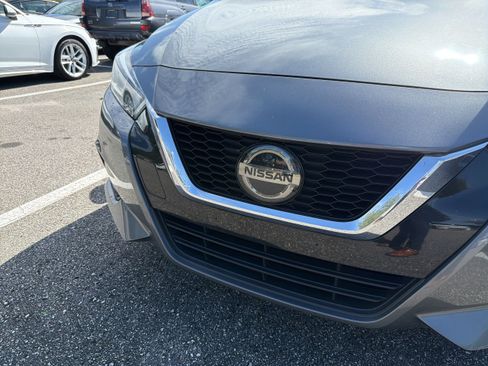 Used 2021 Nissan Versa S FWD image 10