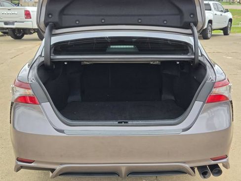Used 2022 Toyota Camry SE FWD image 11