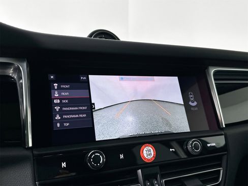 Certified 2025 Porsche Macan image 14