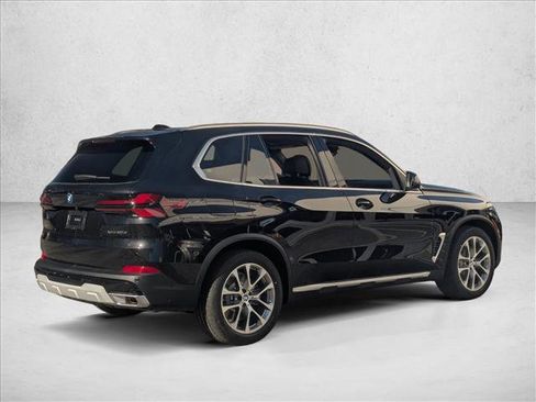 New 2026 BMW X5 xDrive50e w/ Climate Comfort Package image 2