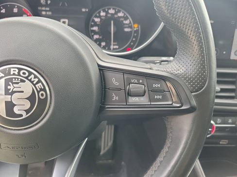 Used 2023 Alfa Romeo Giulia Ti AWD/4WD image 23