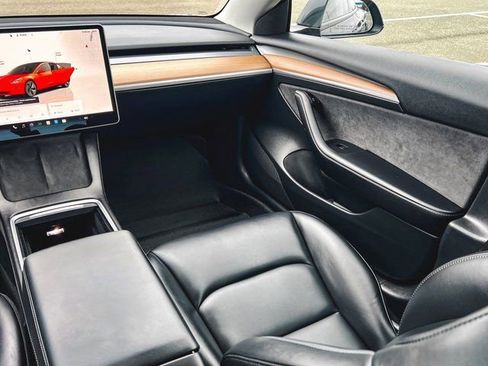 Used 2023 Tesla Model 3 Standard Range image 17